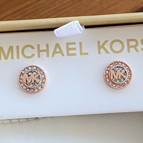 Michael Kors Set- Logo bangle &  pierced earrings  NEW IN BOX w tags and booklet - Picture 10 of 11